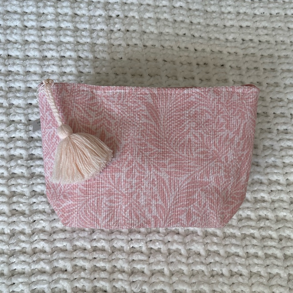 Shiraleah Clara Zip Tassel Pouch in Blush Pink